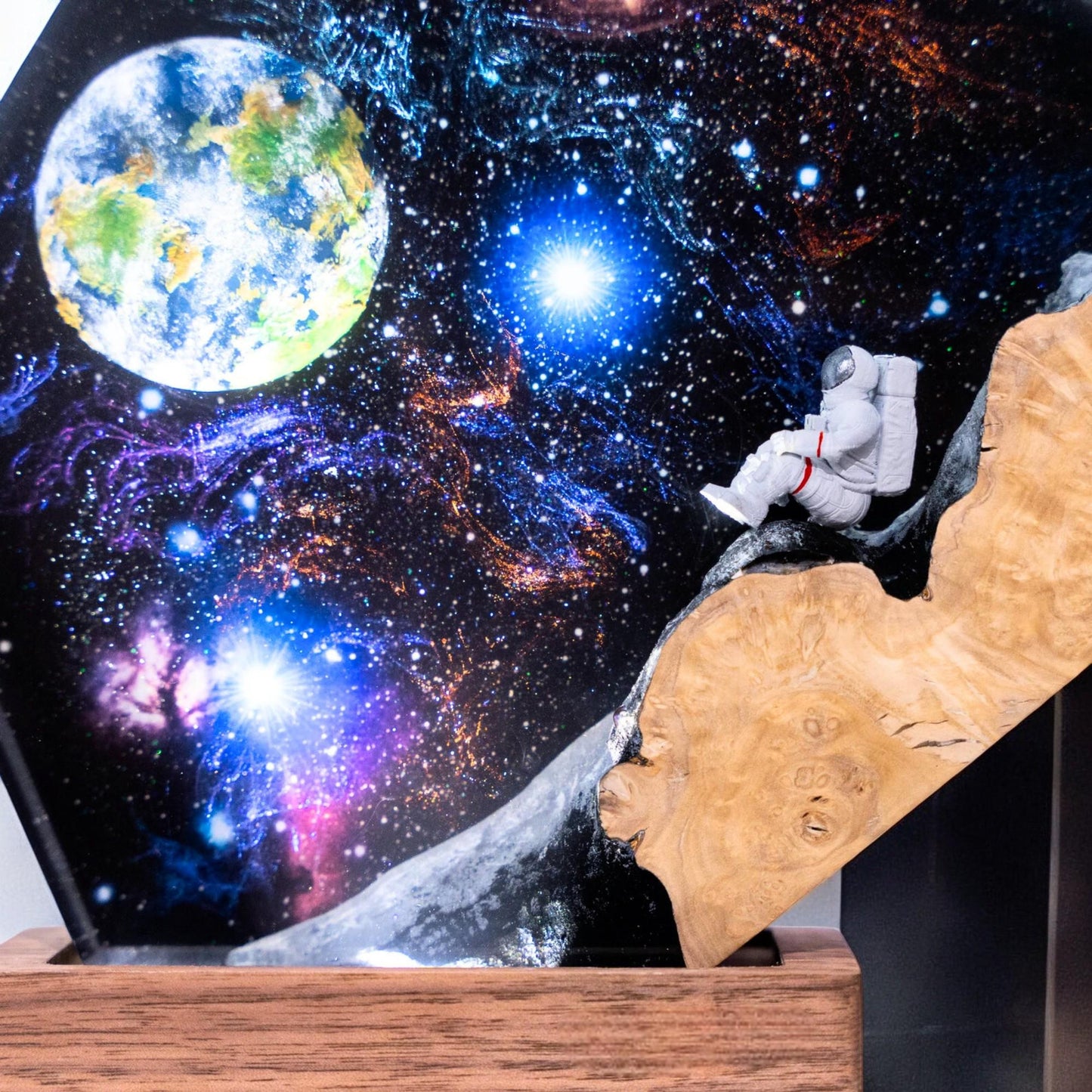 Galaxy astronaut Resin Lamp, Lamp custom resin, epoxy resin lamp, night light wood
