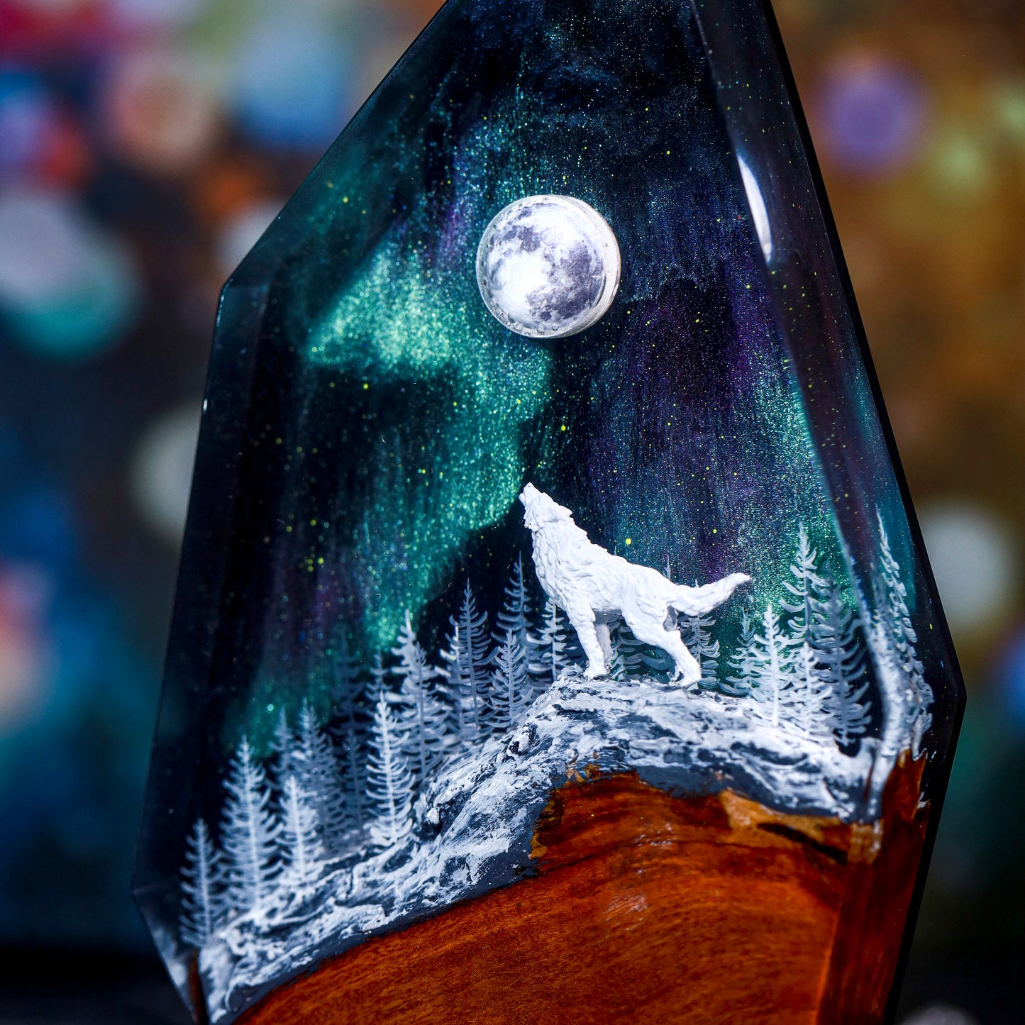 Howling Wolf in Hunter Moon Night Lamp – Aurora Borealis Resin Light