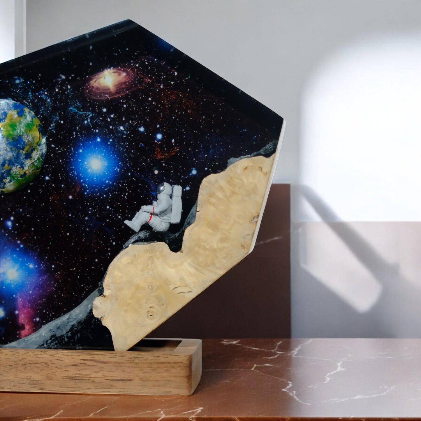 Galaxy astronaut Resin Lamp, Lamp custom resin, epoxy resin lamp, night light wood