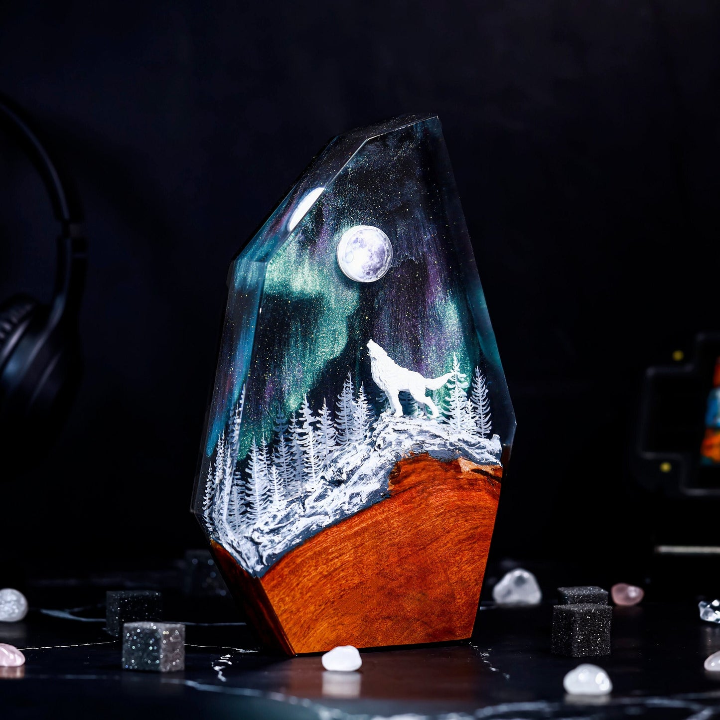Howling Wolf in Hunter Moon Night Lamp – Aurora Borealis Resin Light