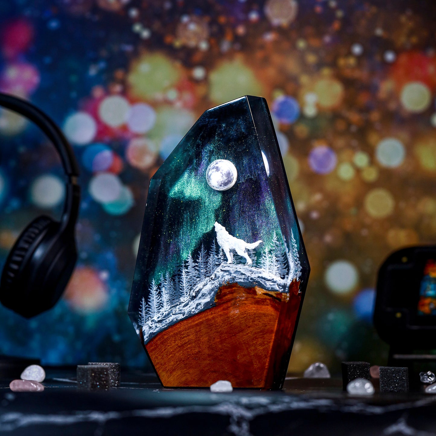 Howling Wolf in Hunter Moon Night Lamp – Aurora Borealis Resin Light