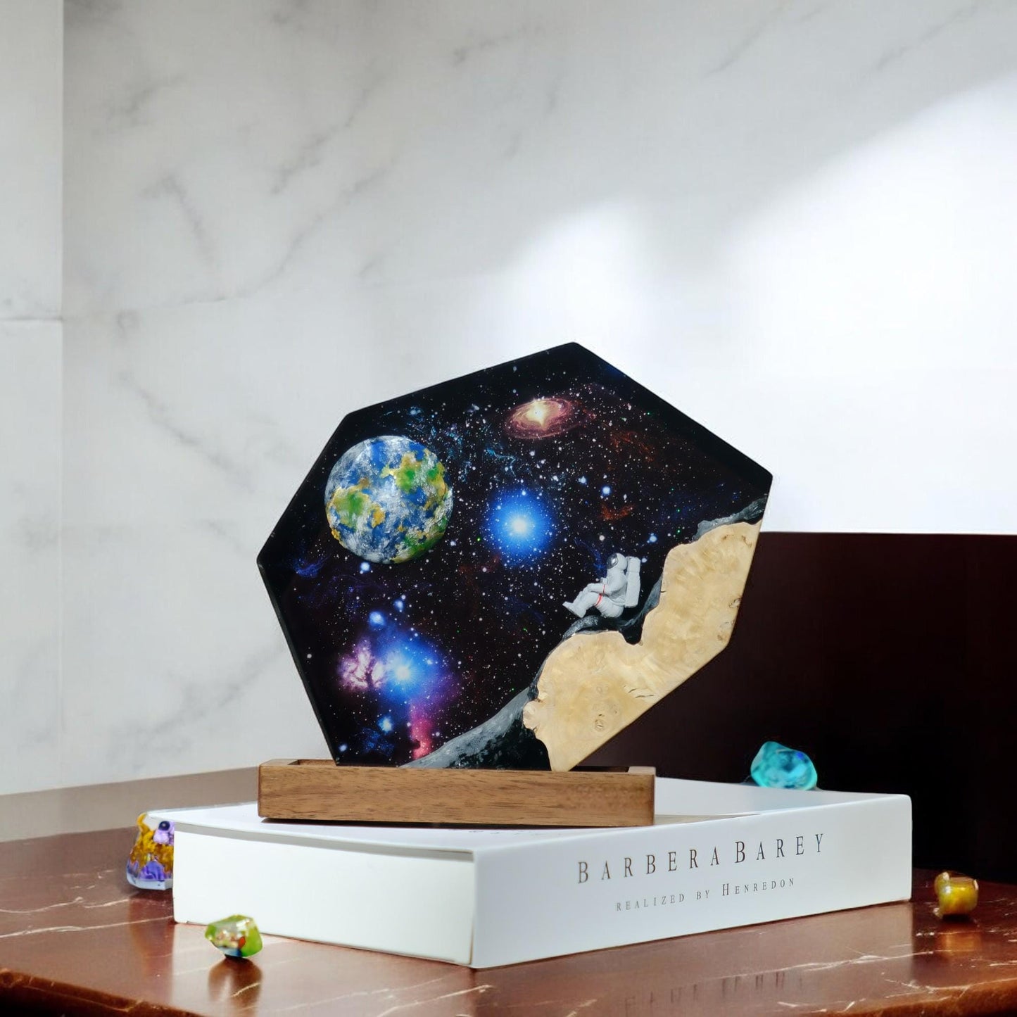 Galaxy astronaut Resin Lamp, Lamp custom resin, epoxy resin lamp, night light wood