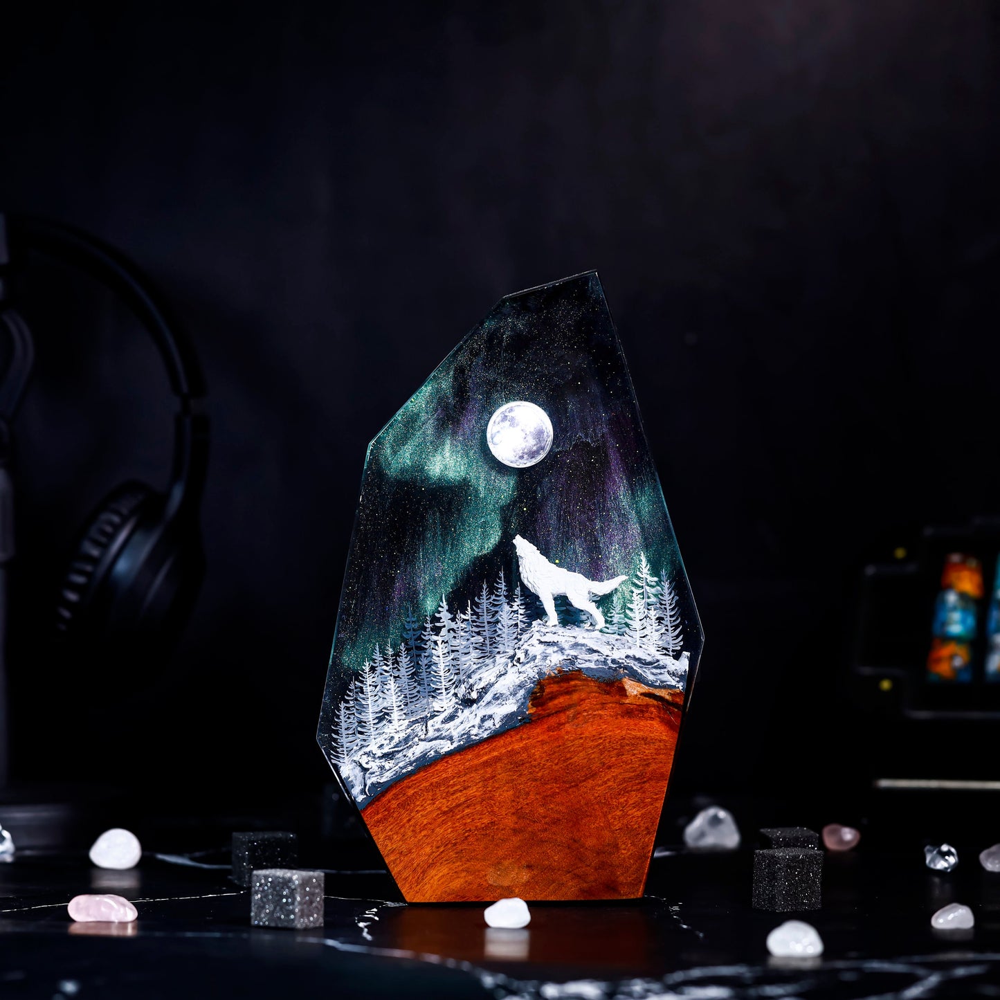 Howling Wolf in Hunter Moon Night Lamp – Aurora Borealis Resin Light