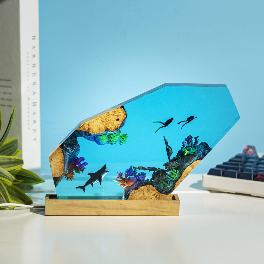 Shark & Diver Reef Diamond Lamp