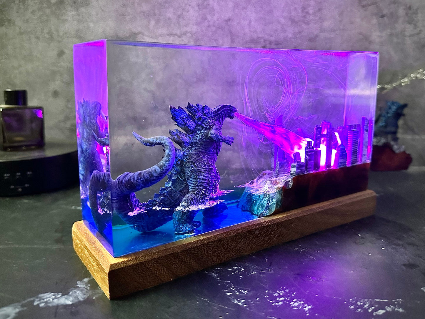 GZ Monster resin lamp