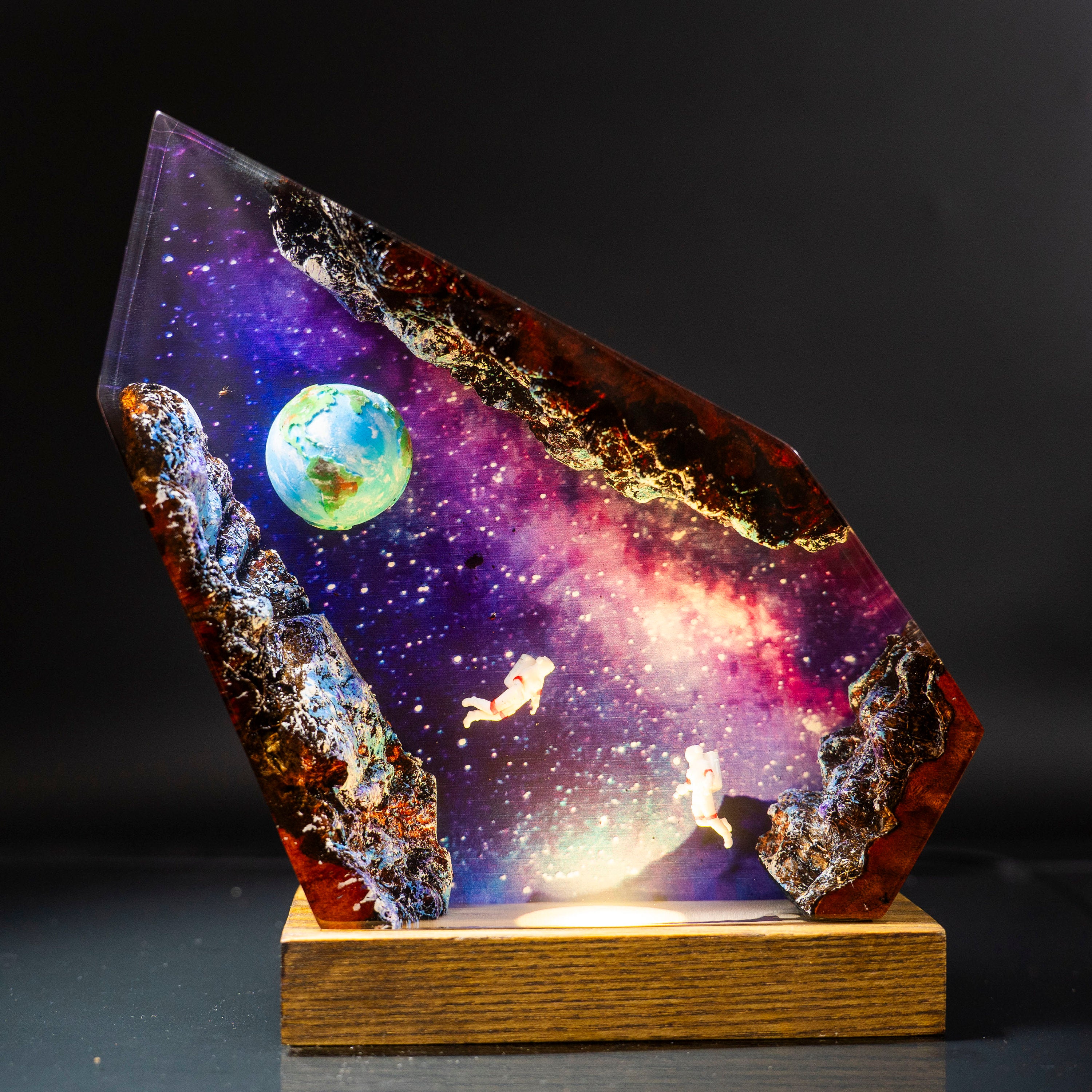 Earth & Astronauts Galaxy Lamp