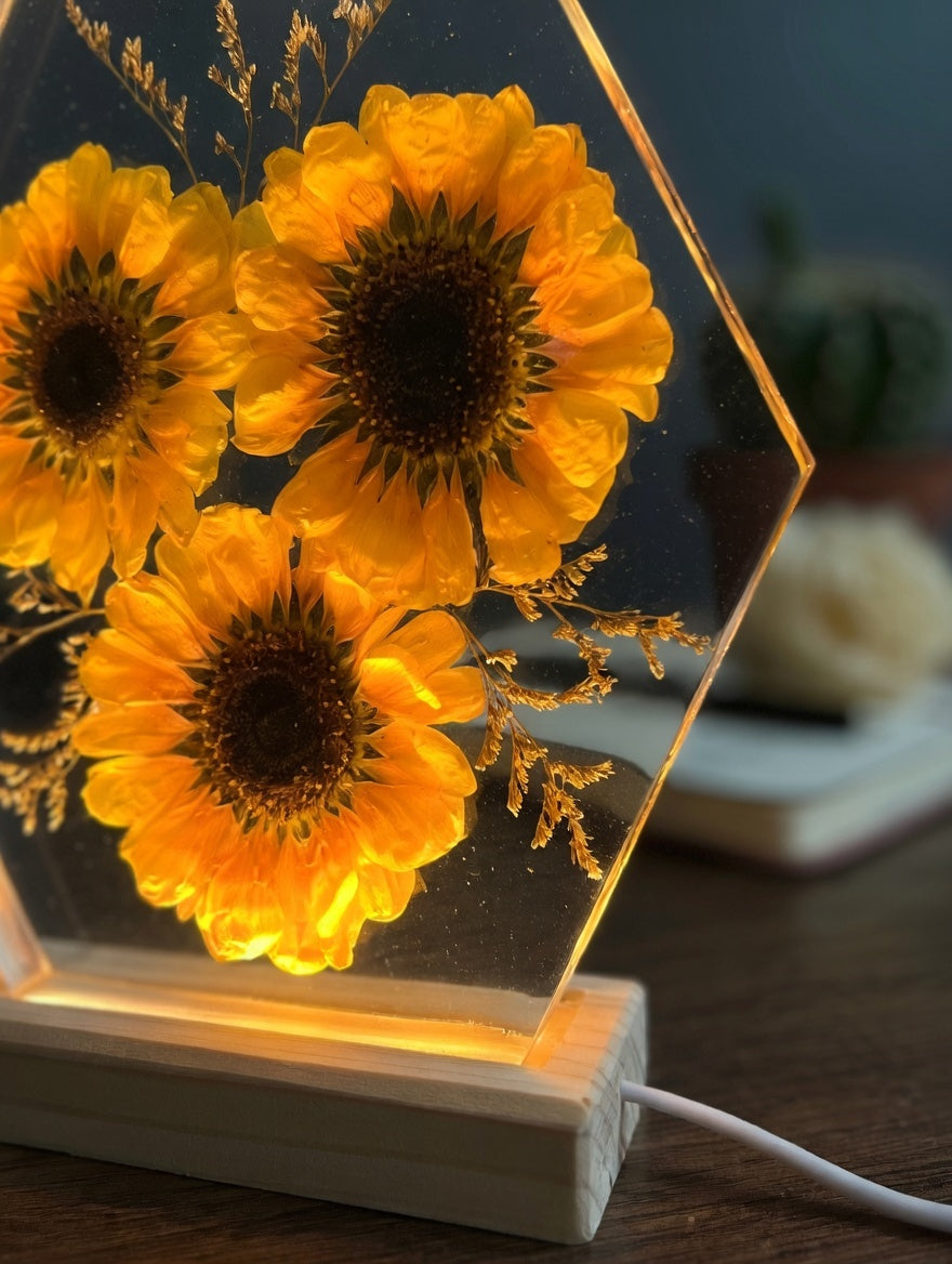 Plastic sunflower lamp with 3 flowers