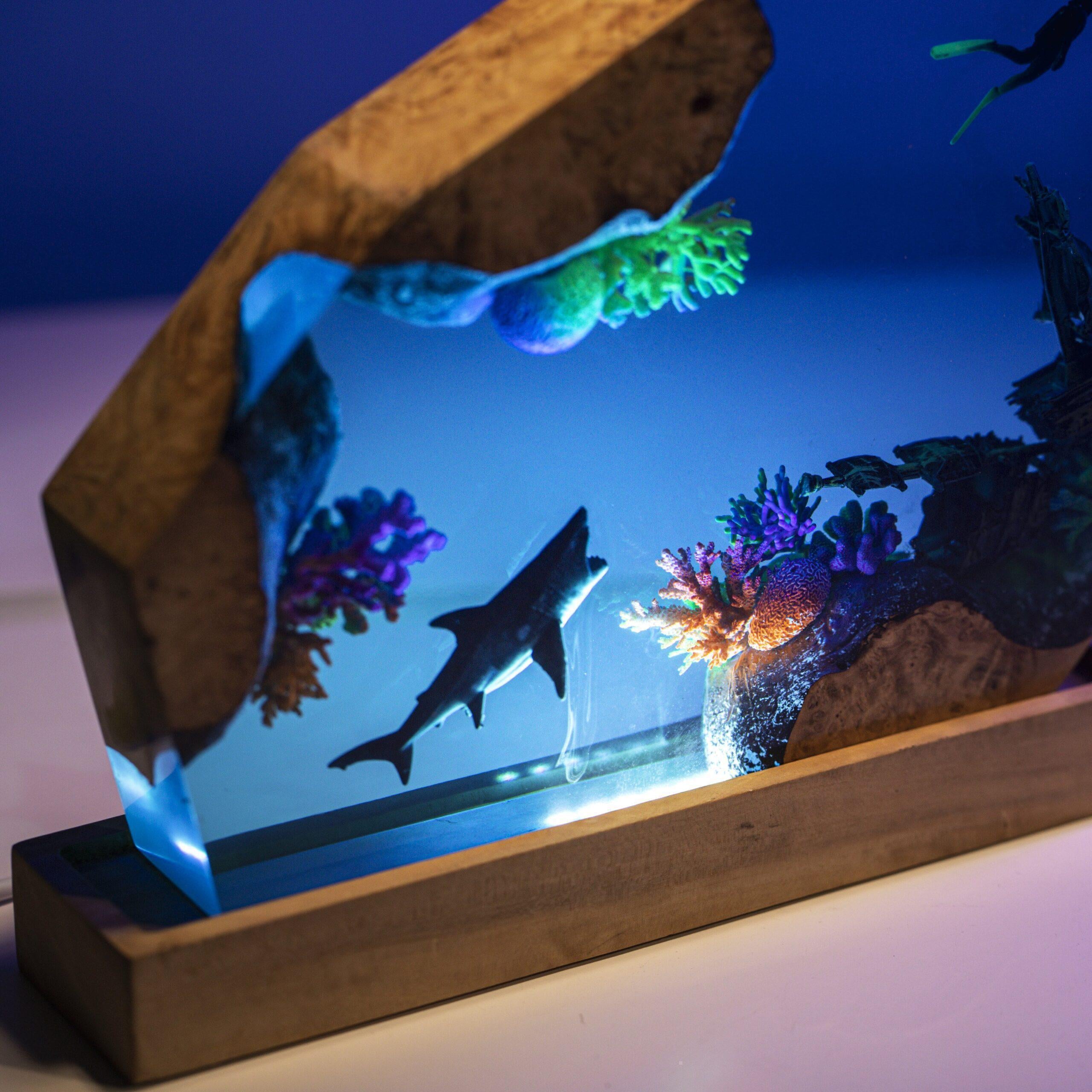 Shark & Diver Reef Diamond Lamp