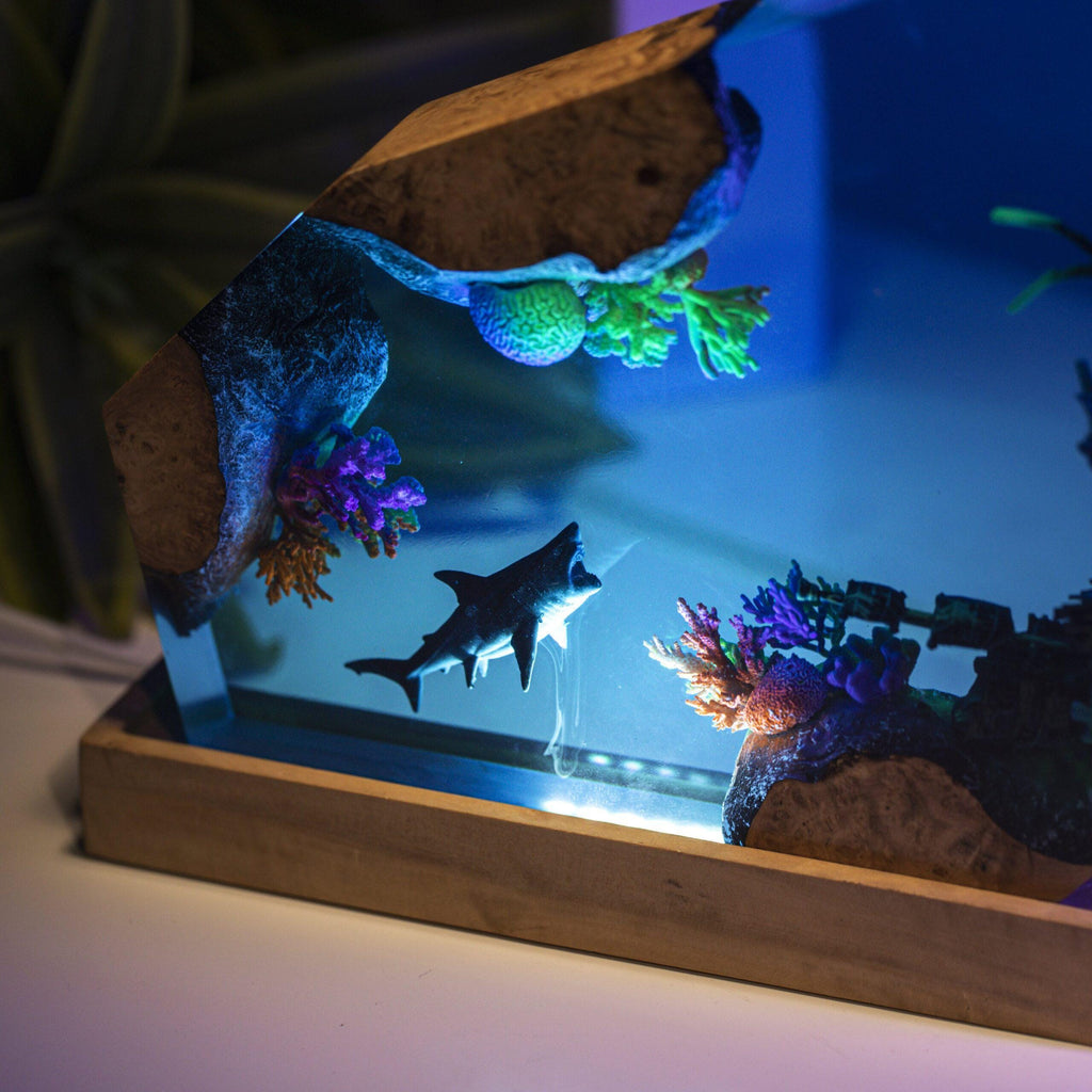 Shark & Diver Reef Diamond Lamp