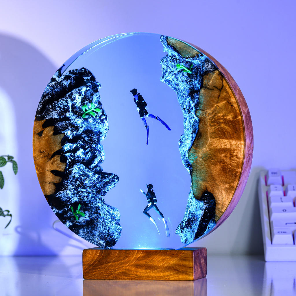 Two Divers Canyon Circular Lamp