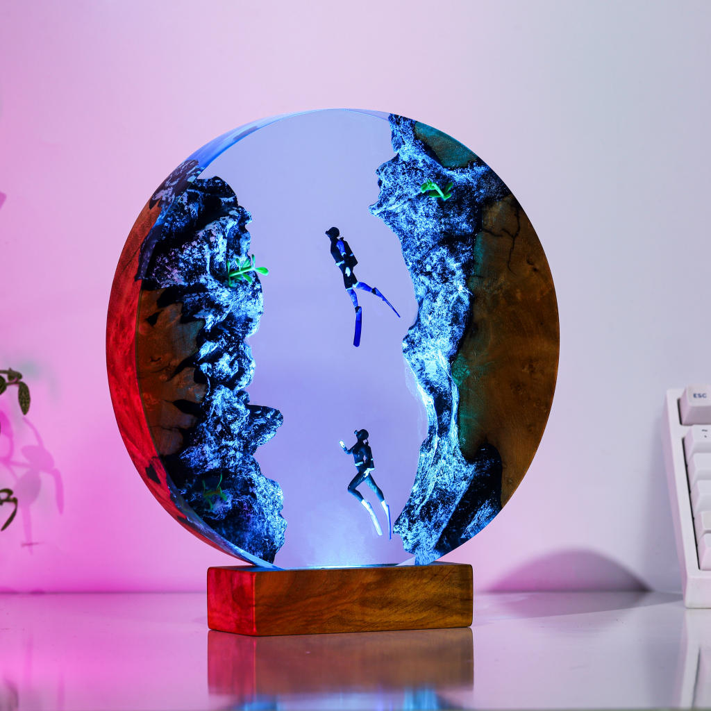 Two Divers Canyon Circular Lamp