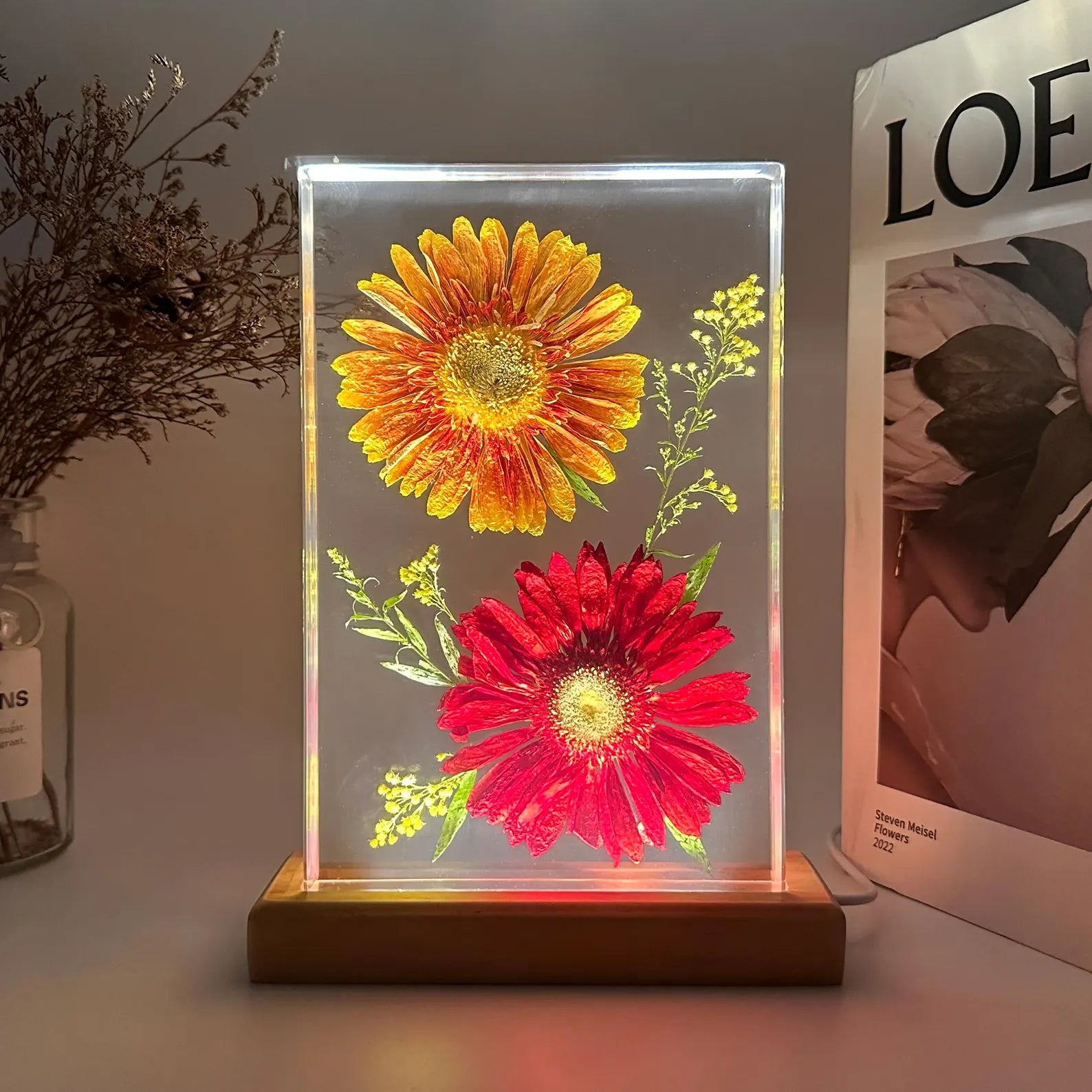 Double Gerbera Resin Lamp