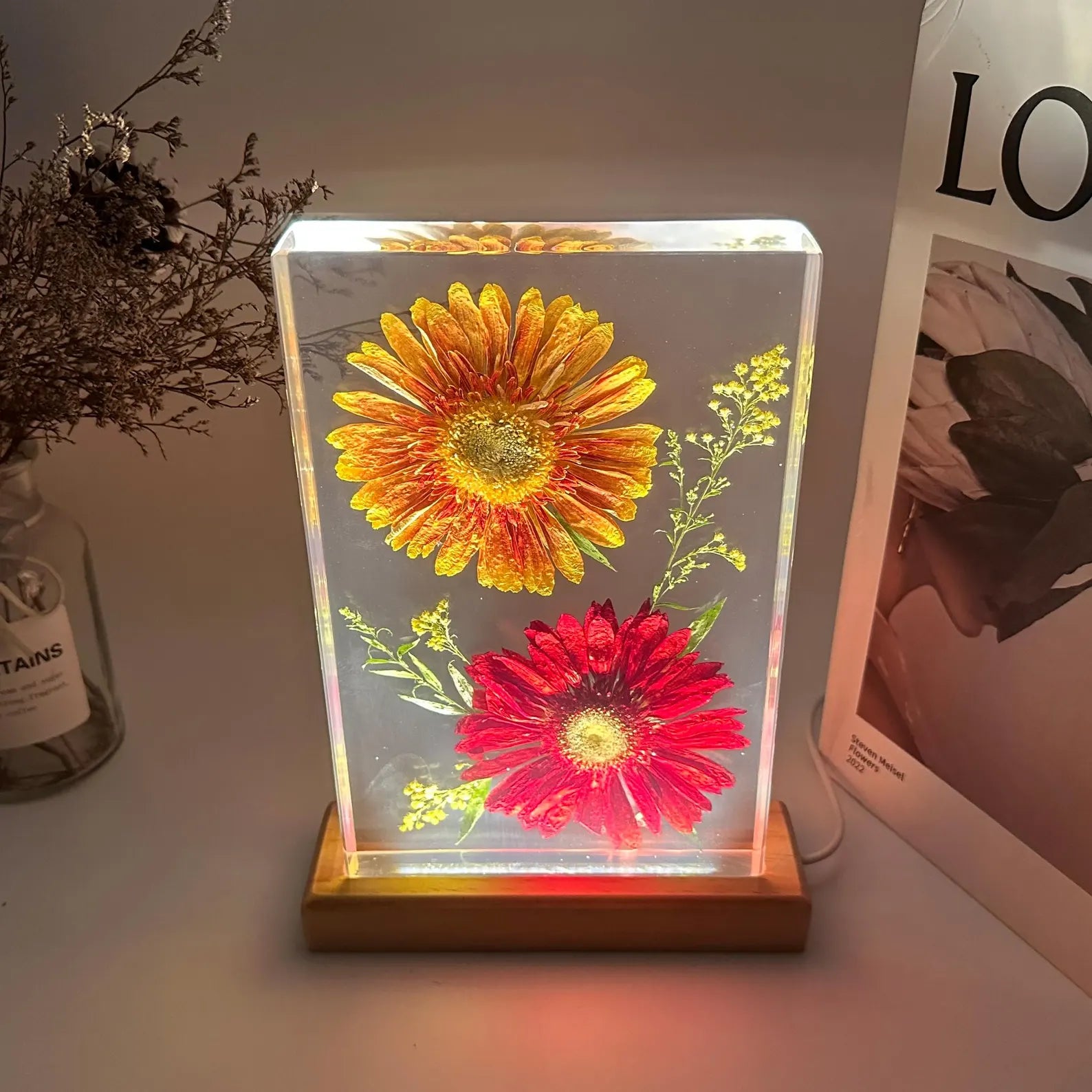 Double Gerbera Resin Lamp