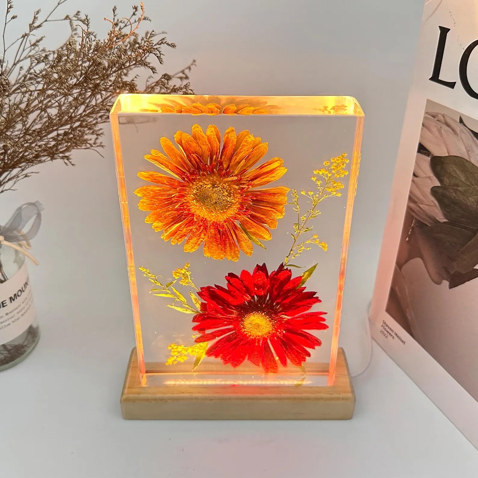Double Gerbera Resin Lamp