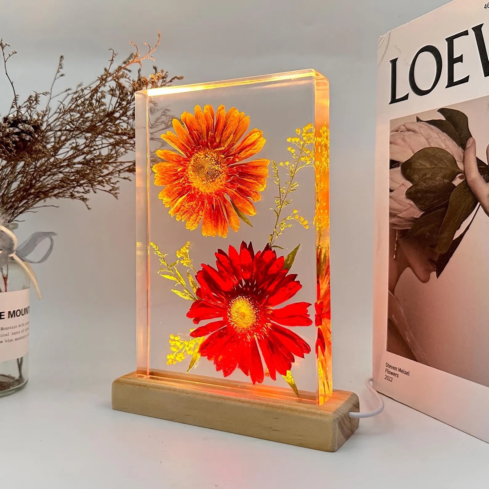 Double Gerbera Resin Lamp