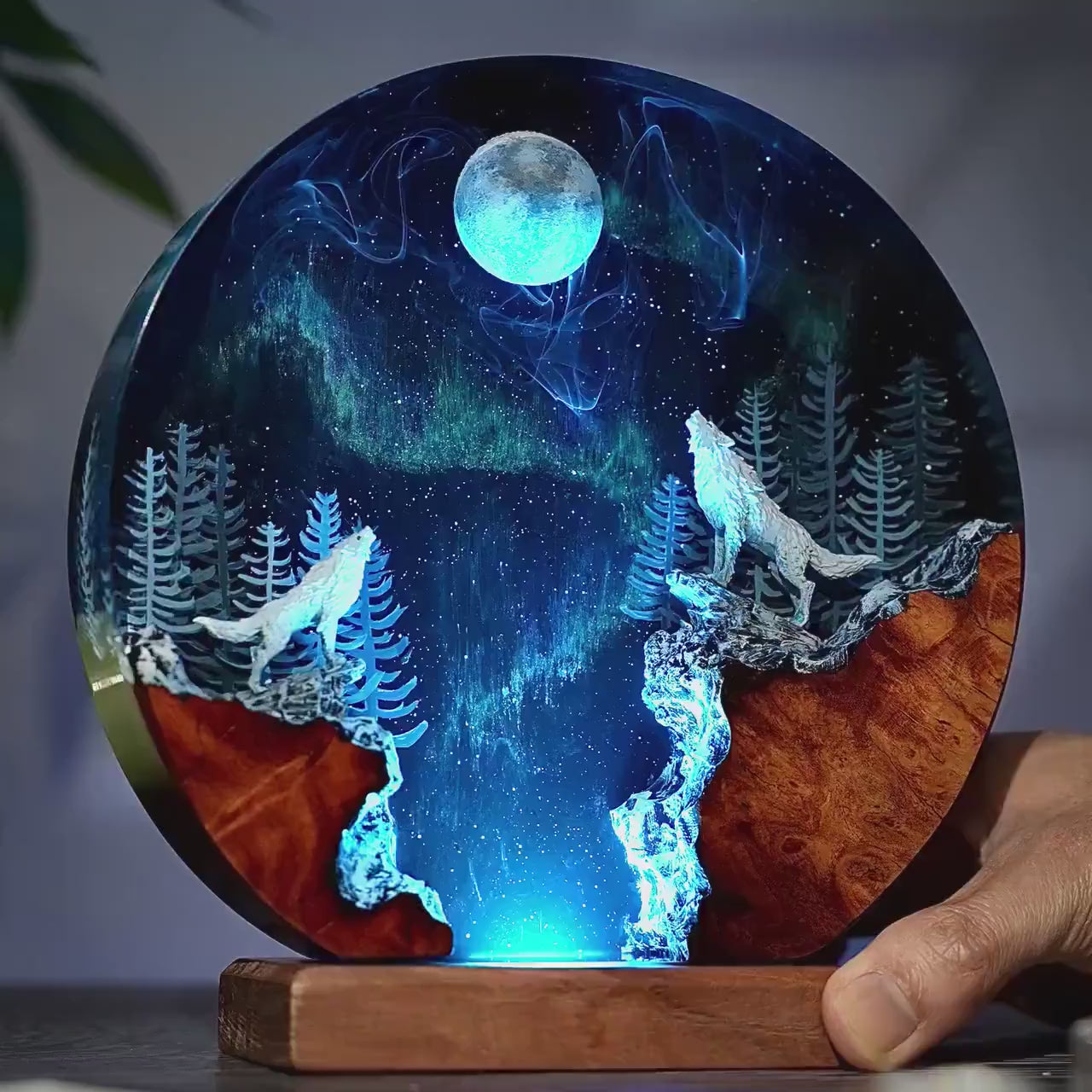 Howling Wolves Northern Lights Circular Lamp